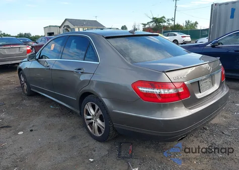 2010 Mercedes-Benz E 350 4Matic z USA, uszkodzony, nr VIN WDDHF8HB0AA230838